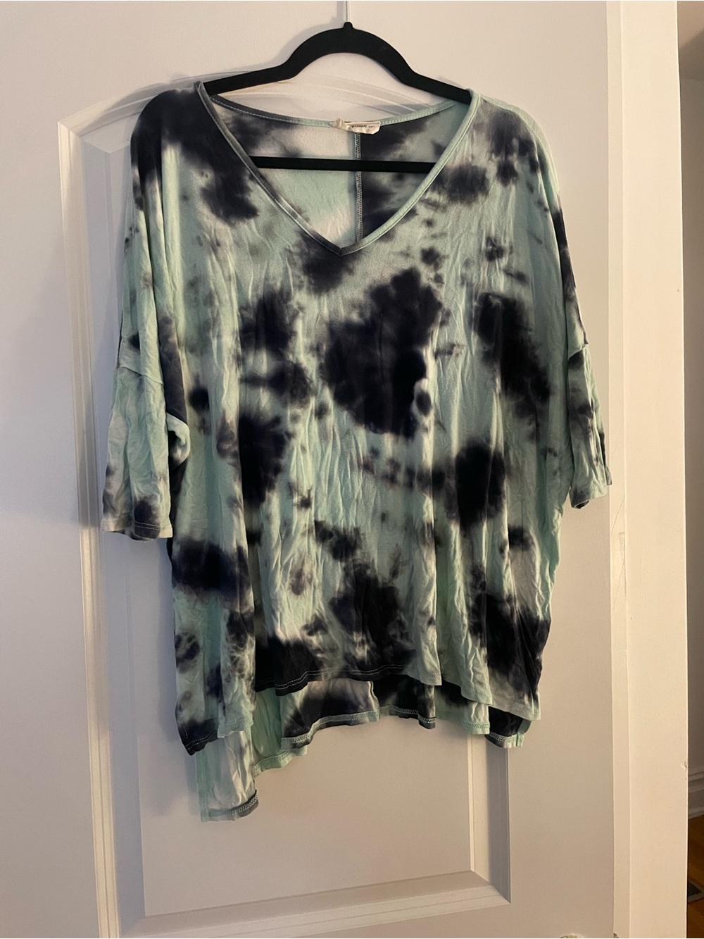 Tie-Dye V-Neck Oversized Women's Top in Mint and Black